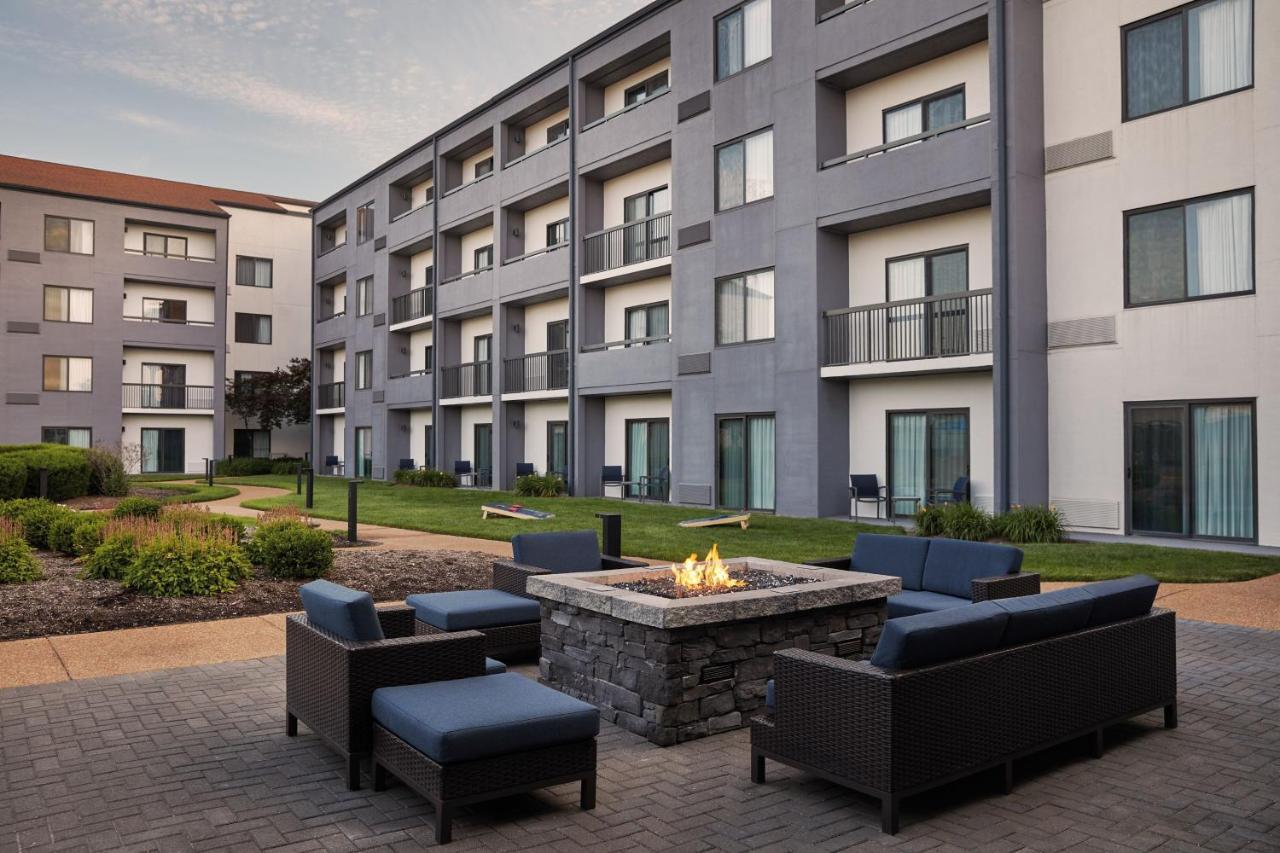 Courtyard By Marriott St. Louis Downtown West Hotel Exterior photo